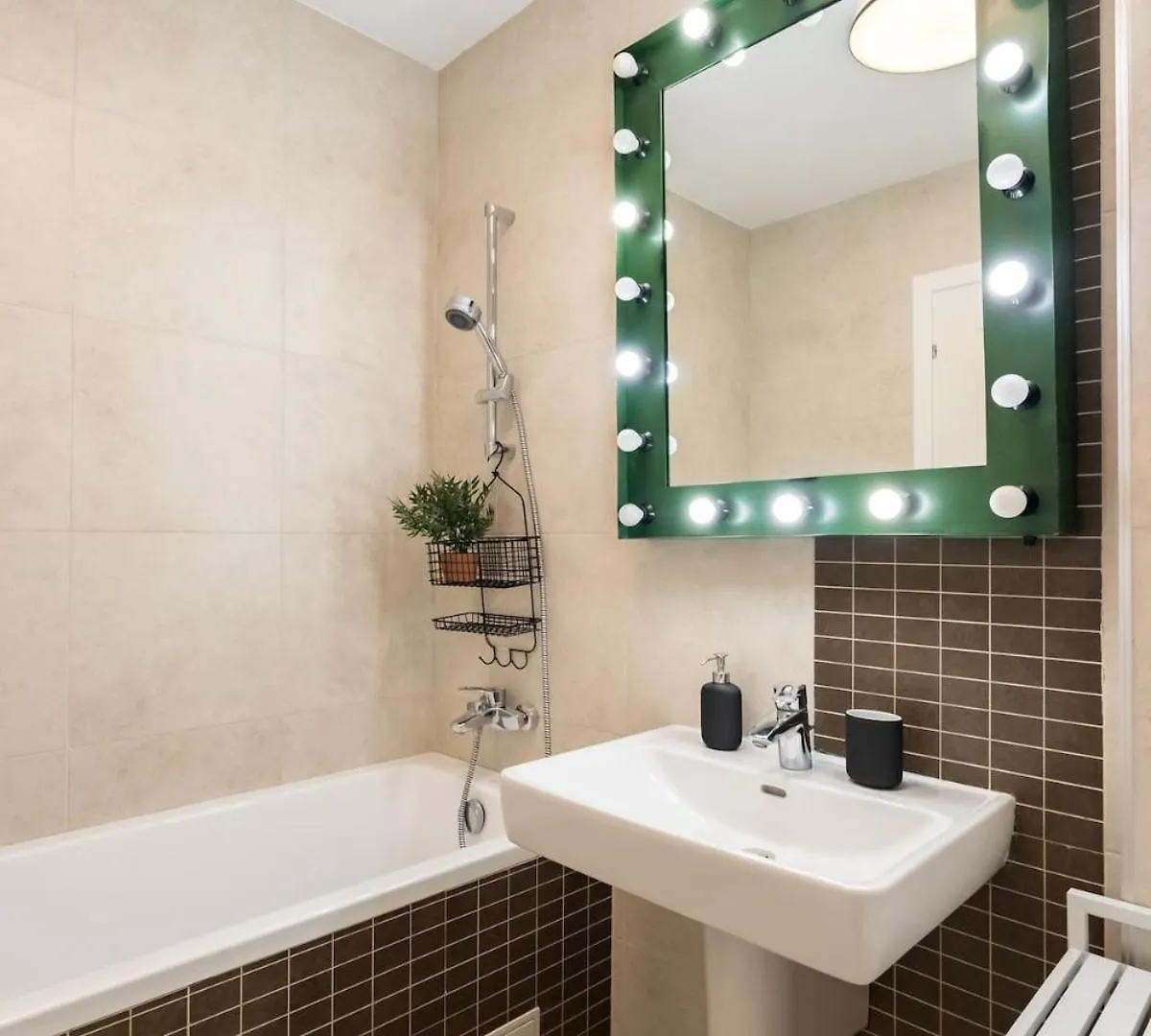 Vivando - Classic Ap D - New Building Bucharest Apartment